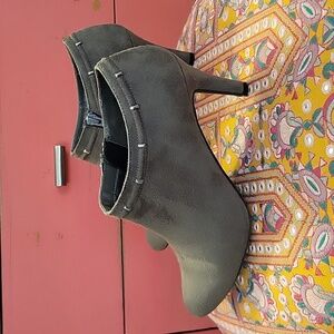 Sleek Olive Green Ankle Boots